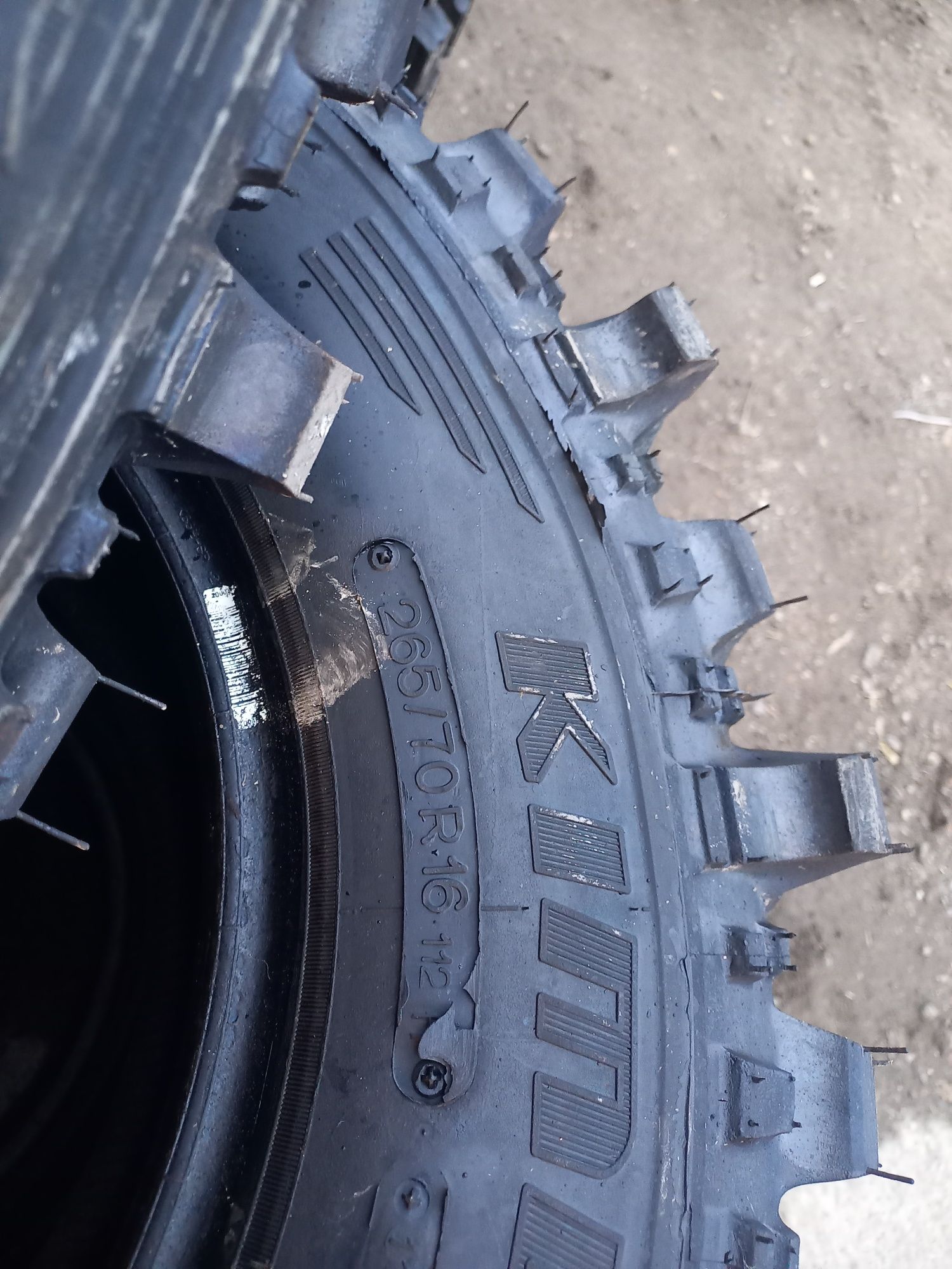 Anvelope off road 265/70R 16.