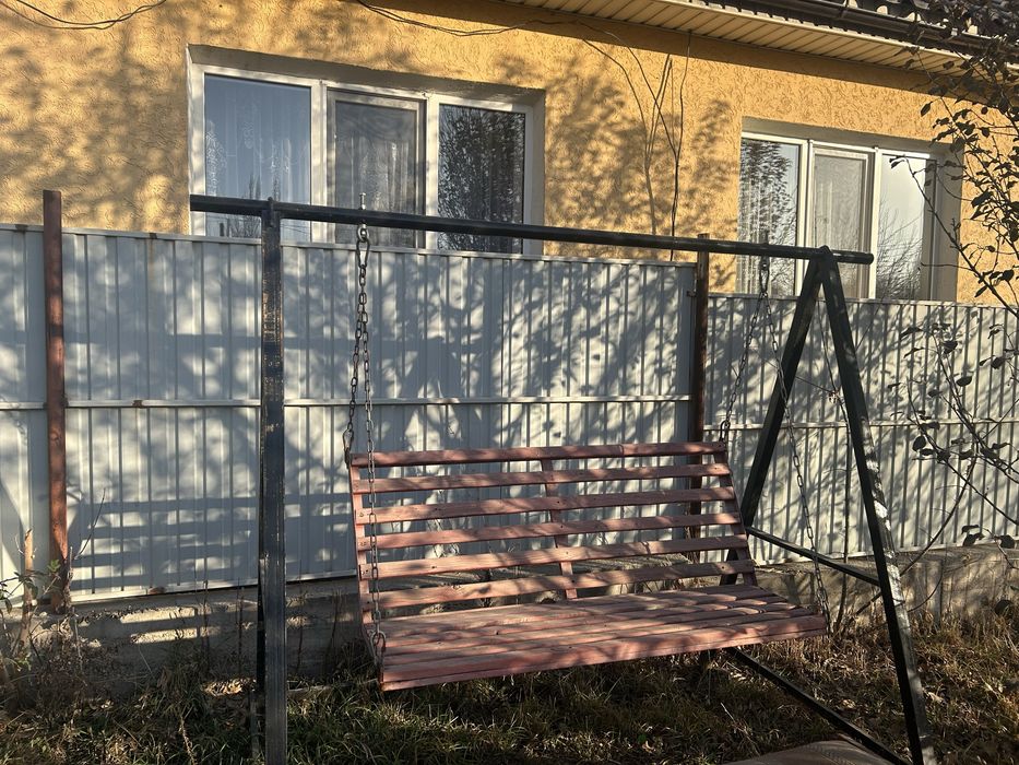 Качели садовые и для частного дома