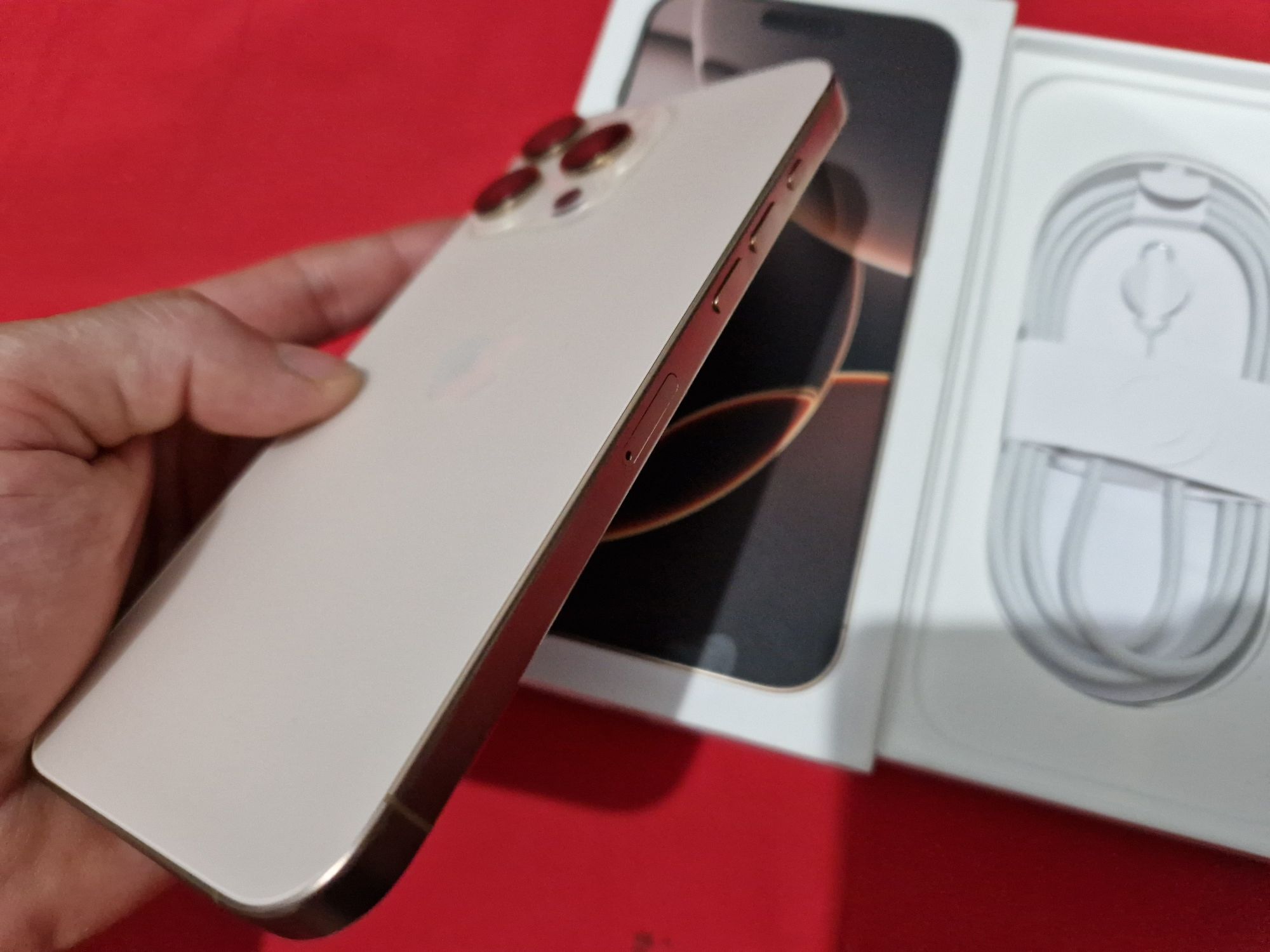 -Iphone 16Pro Max, Desert-Titanium, 256Gb, 8Ram, bat: 100%, 108 ciclur
