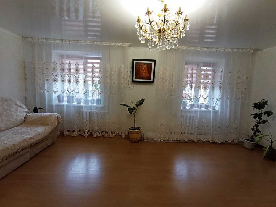 Продается  квартира  4 комнатная в районе  Универмага