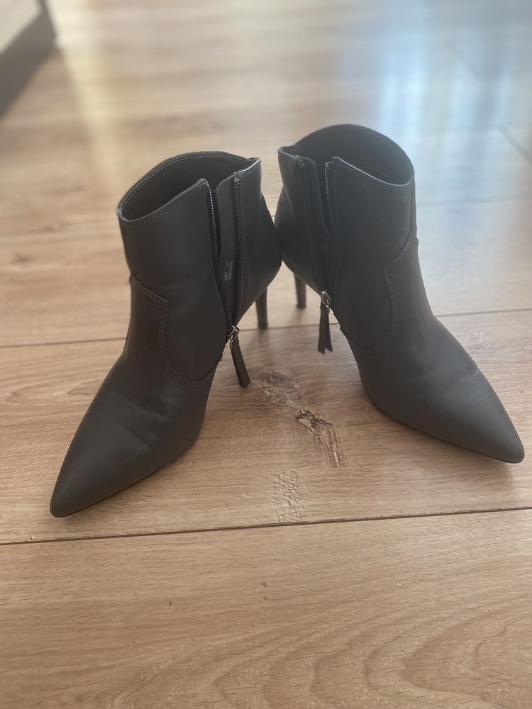Botine gri Reserved