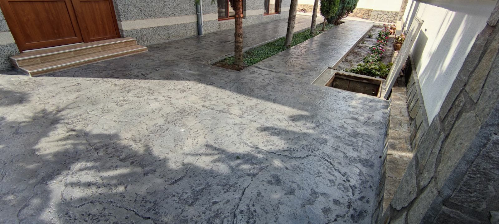 Щампован бетон и градински изделия