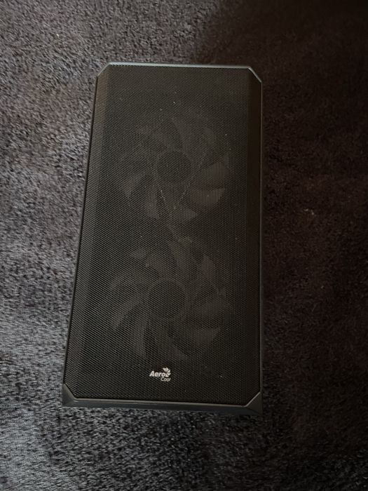 Продавам компютър за любителски гейминг