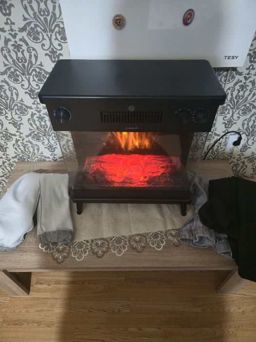 Semineu electric cu picioare 2 trepte 800w/1800w stare impecabilă