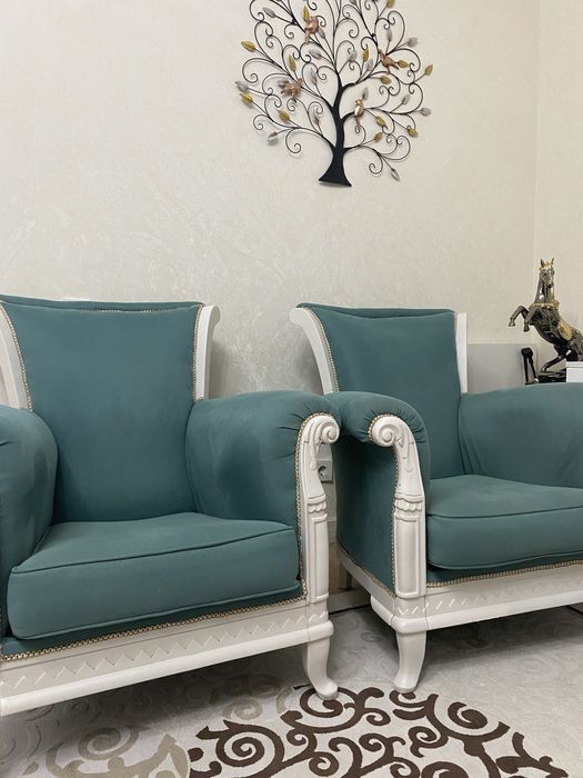 Диван, 2 кресла, 8 стульев (1 стул девормирован)