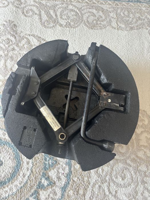 Продам домкрат в отличном состояний!