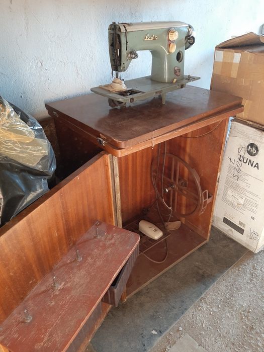 Продам швейная машина