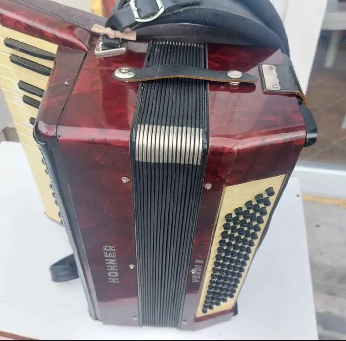 Vind acordeon profesional
HOHNER verdi 2 in sita 80 basi