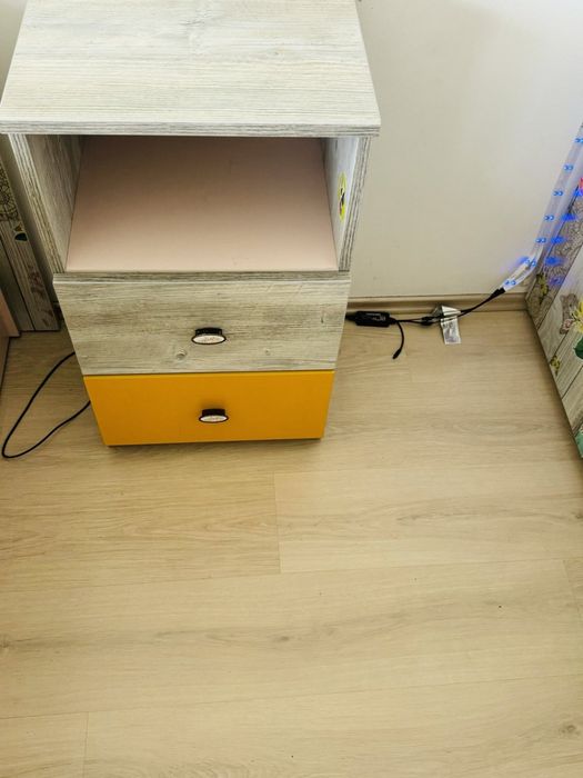 Гардероб, бюро и нощно шкафче