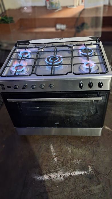 Срочно продаётся газ плита Греция