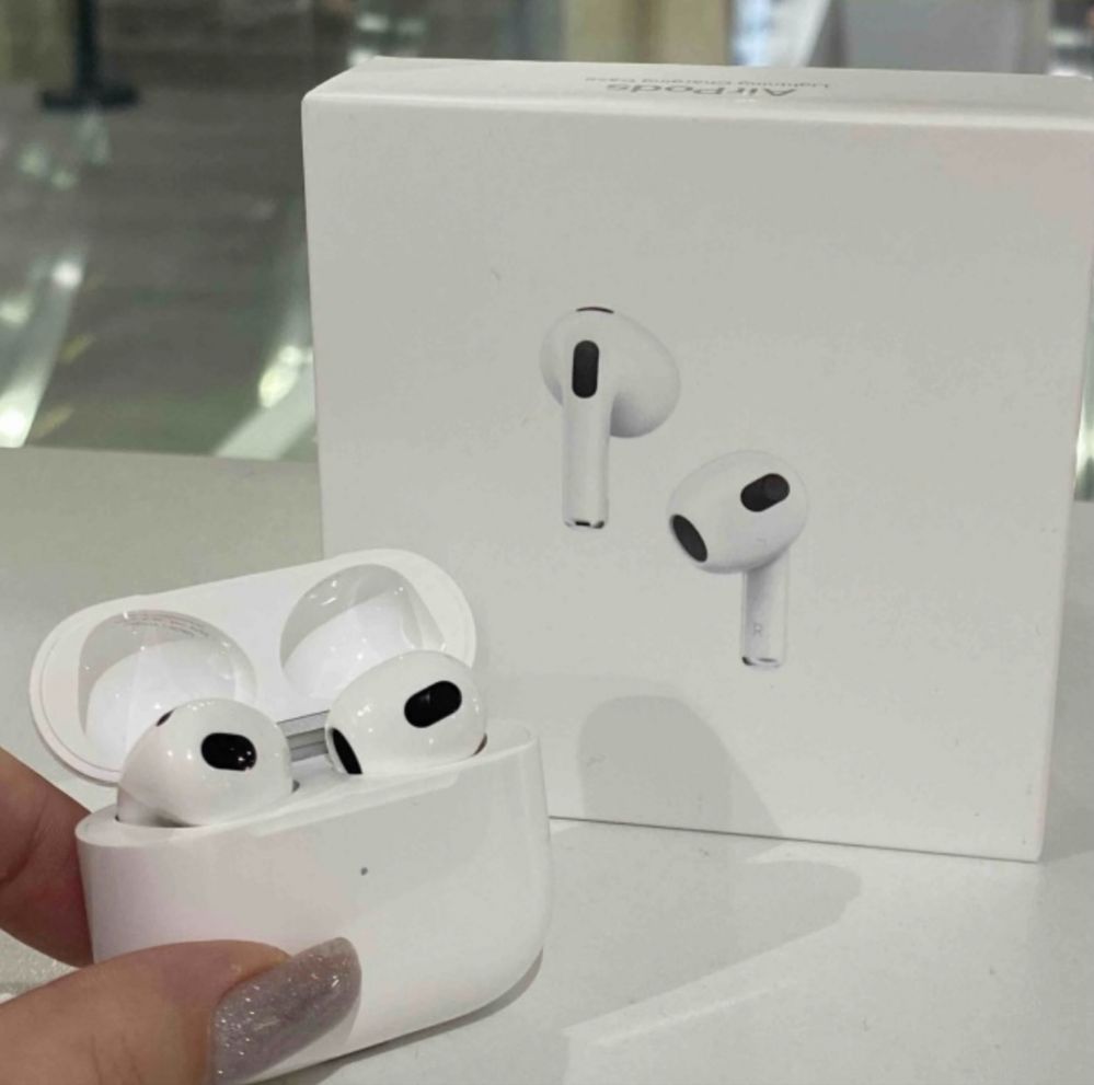 Прдам наушники Apple AirPods 3 with