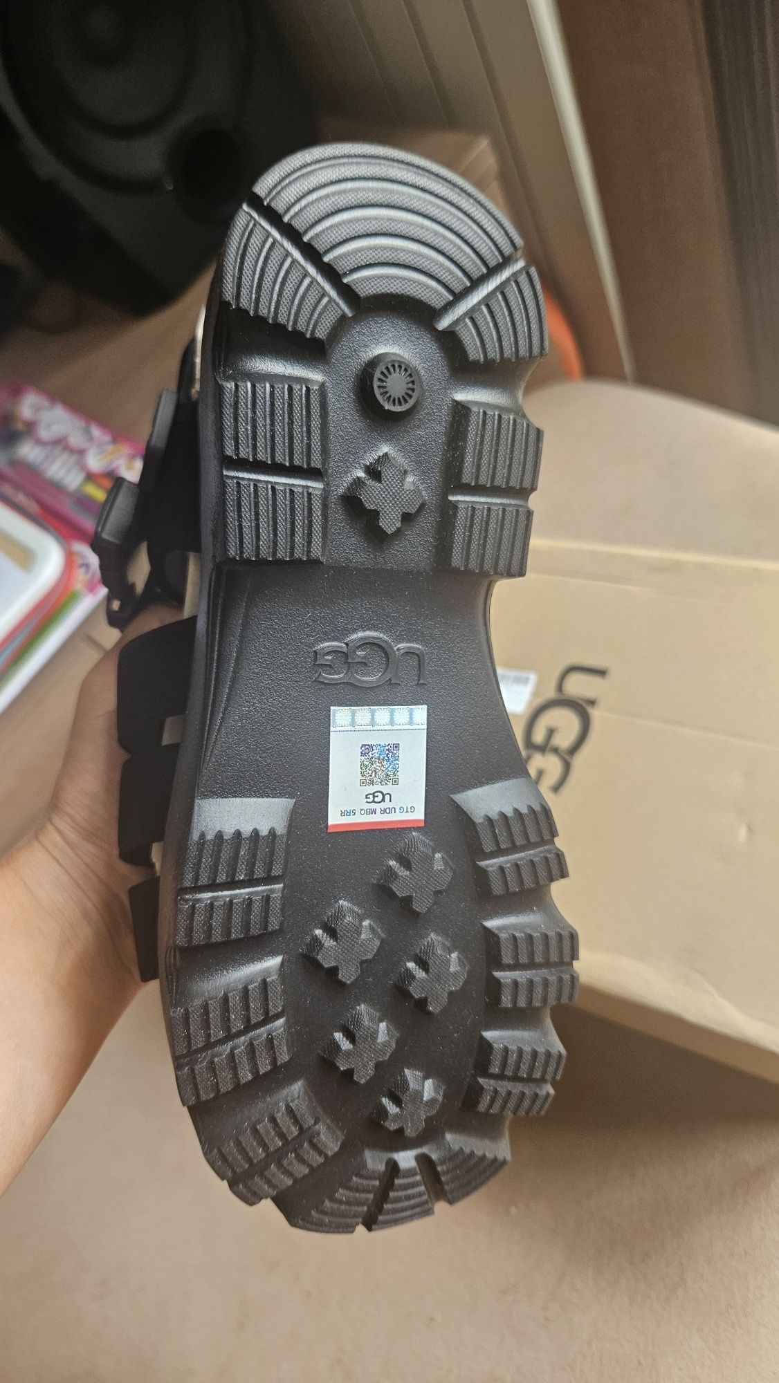 Нови сандали UGG 39 номер