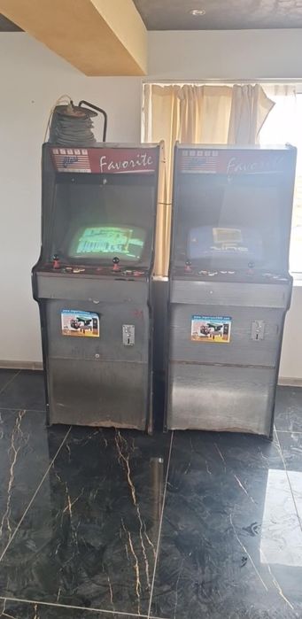Продавам електронни игри.
