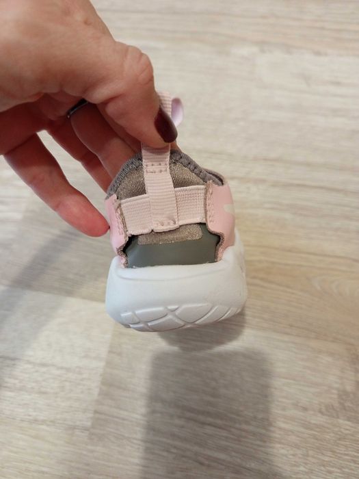 Детски светло розови, много удобни маратонки  Nike.