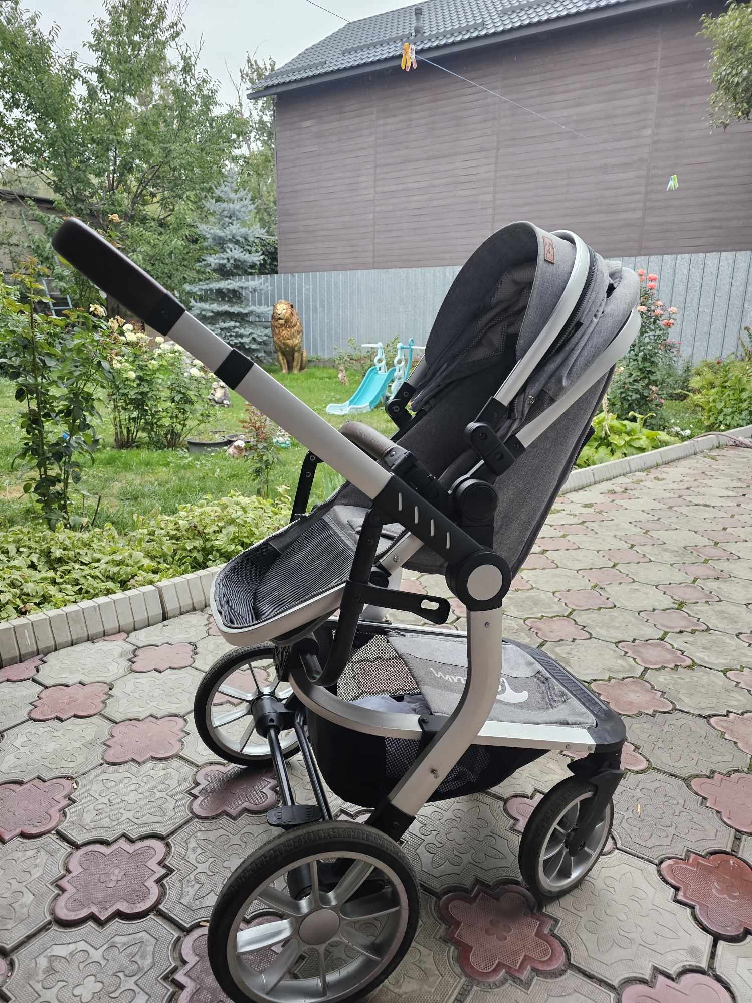 Продам коляску, в комплекте прогулочный и люлька.