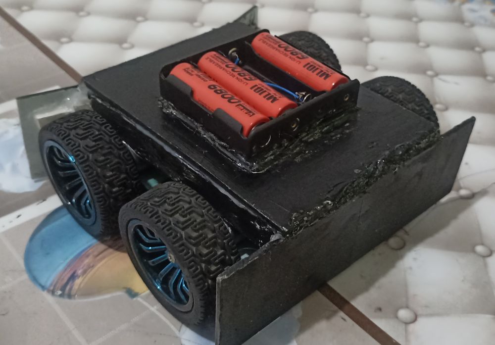 Robotatexnikaning robofutbol turidagi musobaqasi uchun ajoyib robot