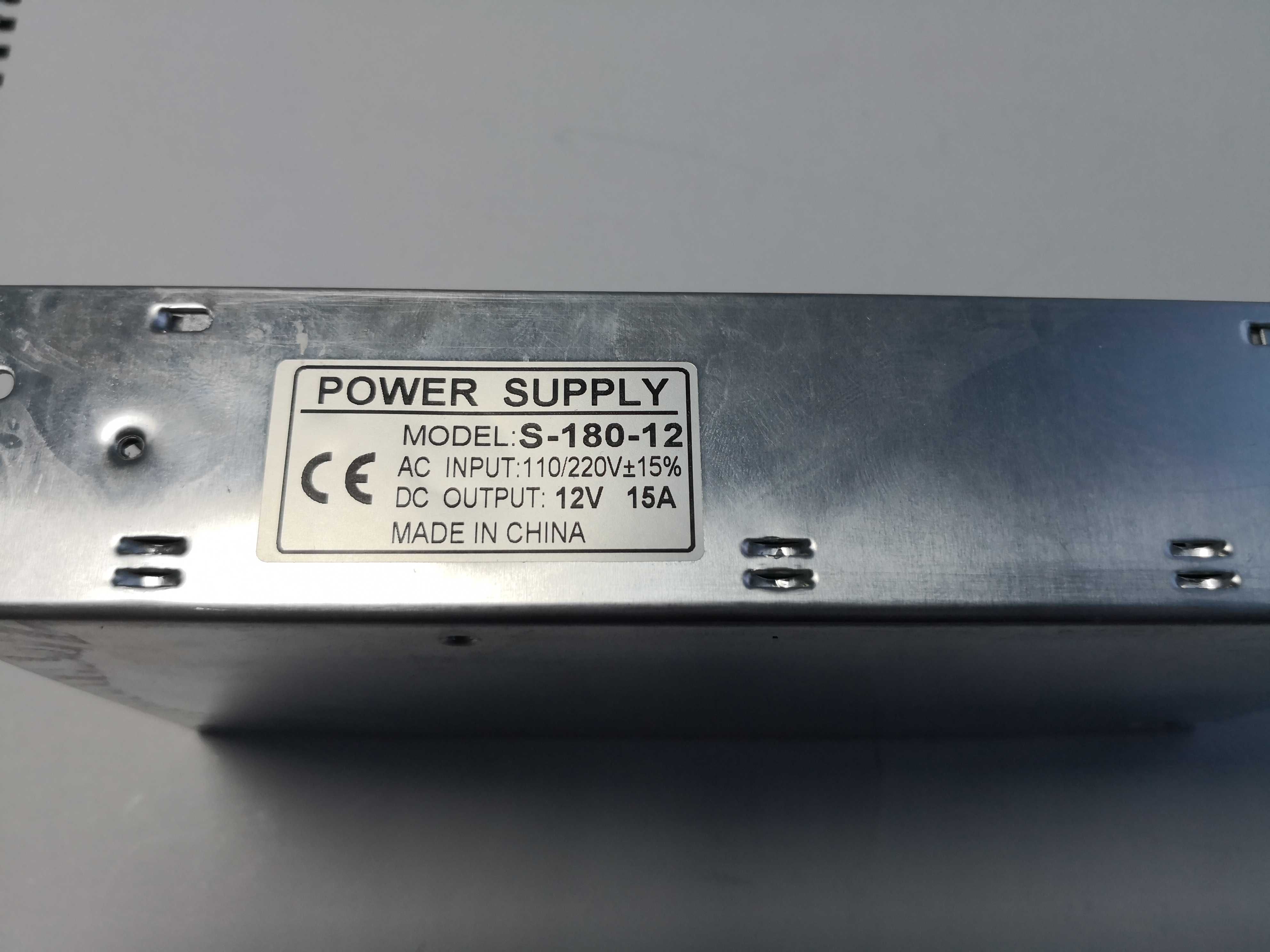 Sursa in comutatie 12 V - 15 A - 180 W