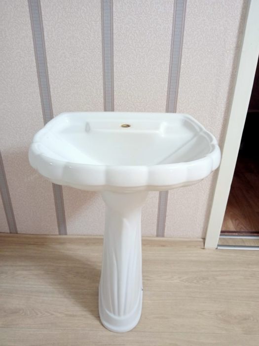 продам раковину с пьедесталом