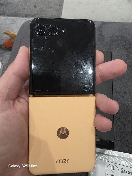 Продавам Motorola RAZR 50 ULTRA