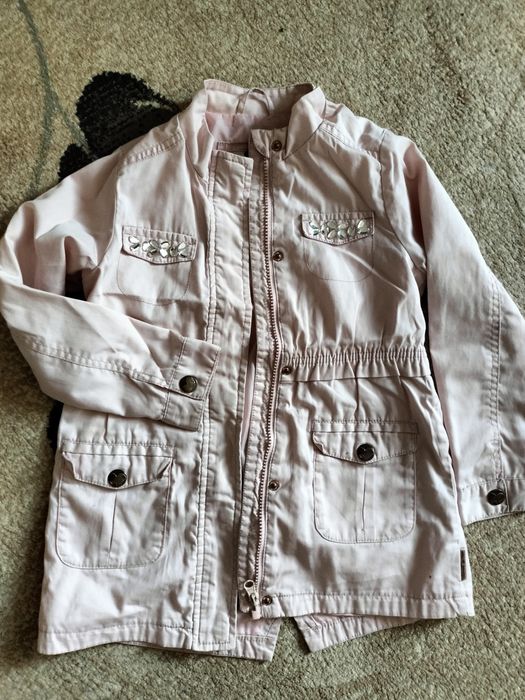 Одежда для девочек есть куртки