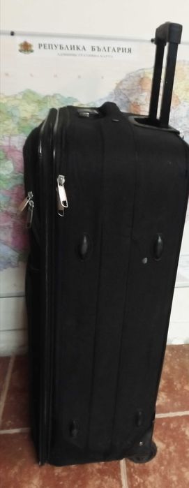 Куфар голям с дръжка на колела