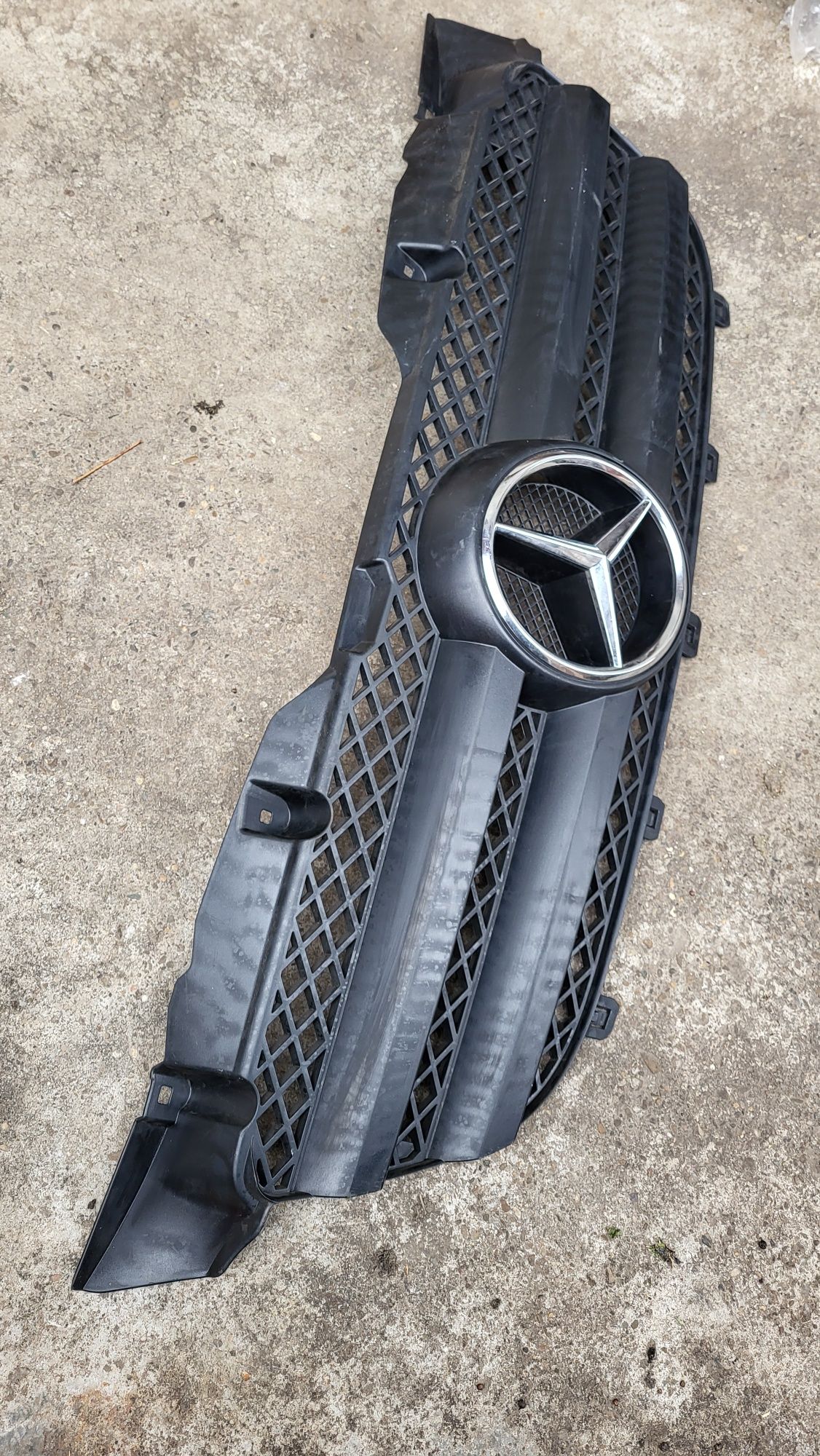 Vînd grila Mercedes sprinter  noua originala