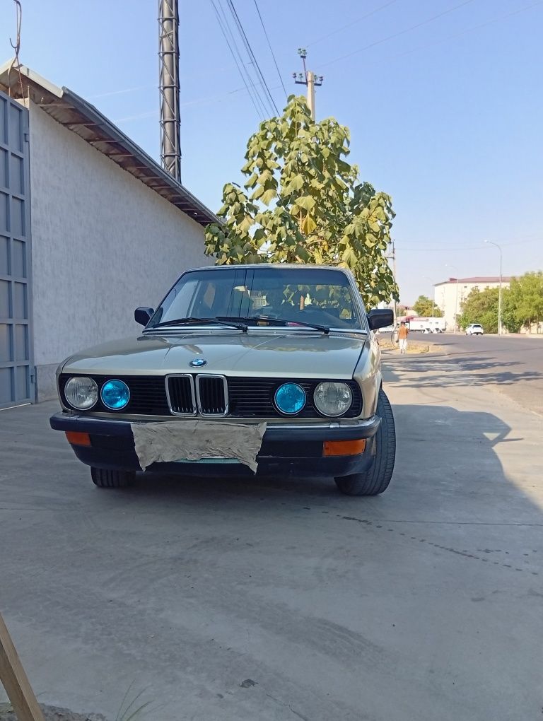 Bmw машина 520 продается