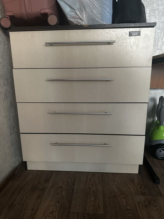 Комод с 4 полками, за символичную цену 5000 тыс