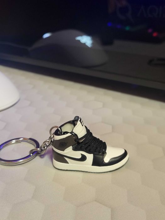 Breloc Jordan 1 Dark Mocha