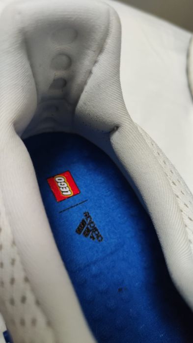 Adidas Ultraboost DNA x LEGO ca noi