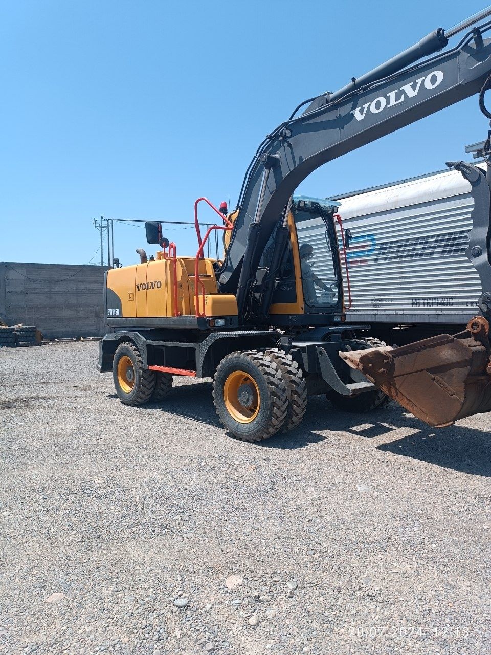 Orendaga  ekskvator beriladi Volvo145
