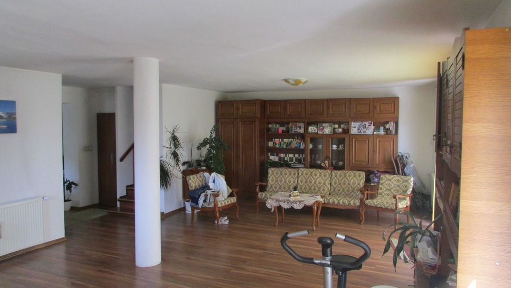 Vând /schimb cu 2 camere + diferență  vilă d+ p+1  -zona Vulcan Deva