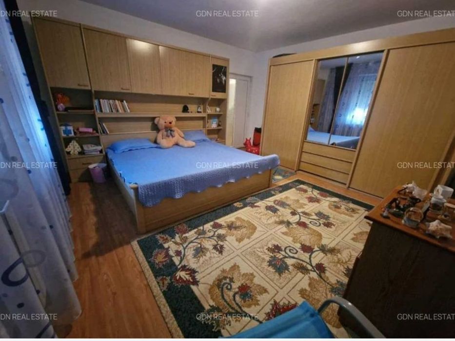 Apartament 3 camere zona Oblemenco/Parcul Tineretului 2012