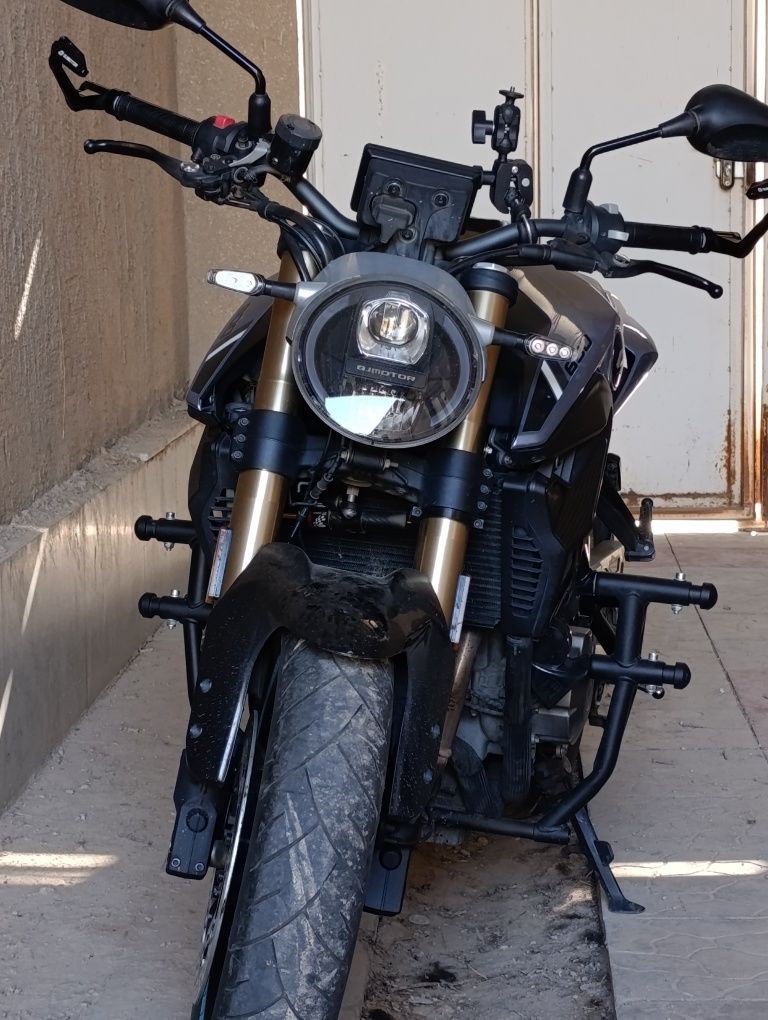 Мотоцикл Qjmotor srk 600 street