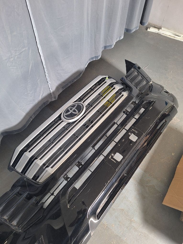 Toyota Land Cruiser 300 Bamper Oldi chast +Fara Sotiladi