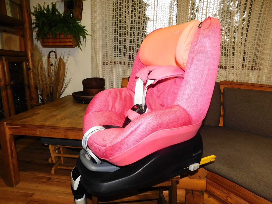 Pachet Maxi Cosi: scaun auto Pearl (9-18 kg) + bază ISOFIX