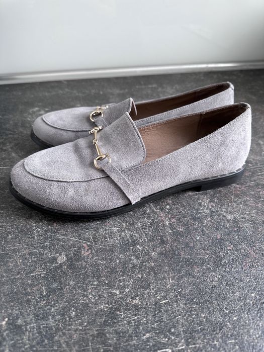 Мокасини от естествен велур.