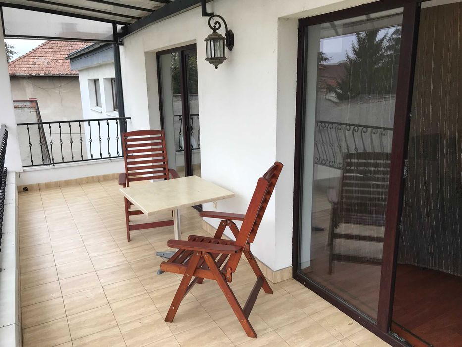 Inchiriez apartament cu doua camere, 75 mp, terasa de 14 mp, parcare
