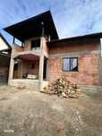 Casa la rosu, 300 mp, 31 ari de teren, Maneuti-Fratautii Vechi