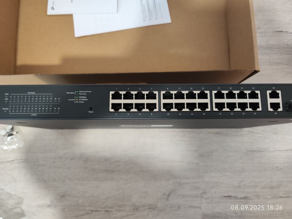 28 Port Gigabit Easy Smart Switch with 24 Port