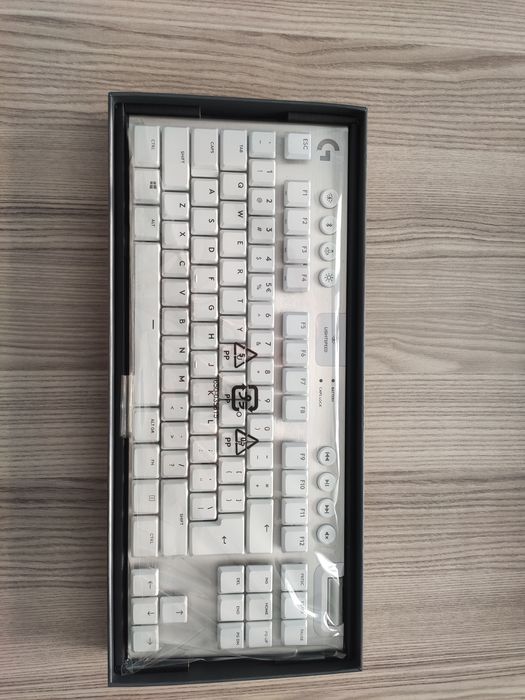 Logitech G915 TKL White - безжична механична клавиатура (Lightspeed)