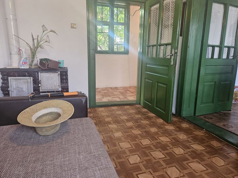 Dau casă  la schimb  cu un ap. 1 sau 2 camere în Oradea sau Cluj-Napoc