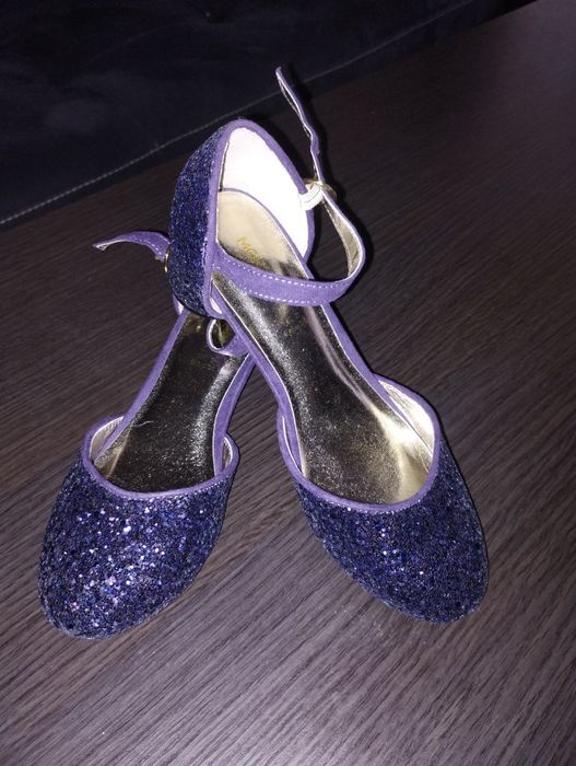 Официални обувки за момиче с ток на марката Monsoon