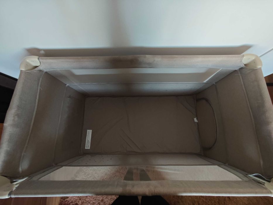 Vând pătuț de copii pliabil și ofer cadou salteaua din fibră de cocos