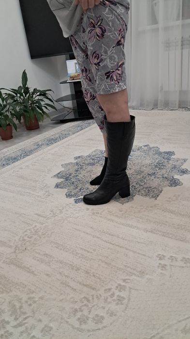 Продам зимние кожаные сапоги