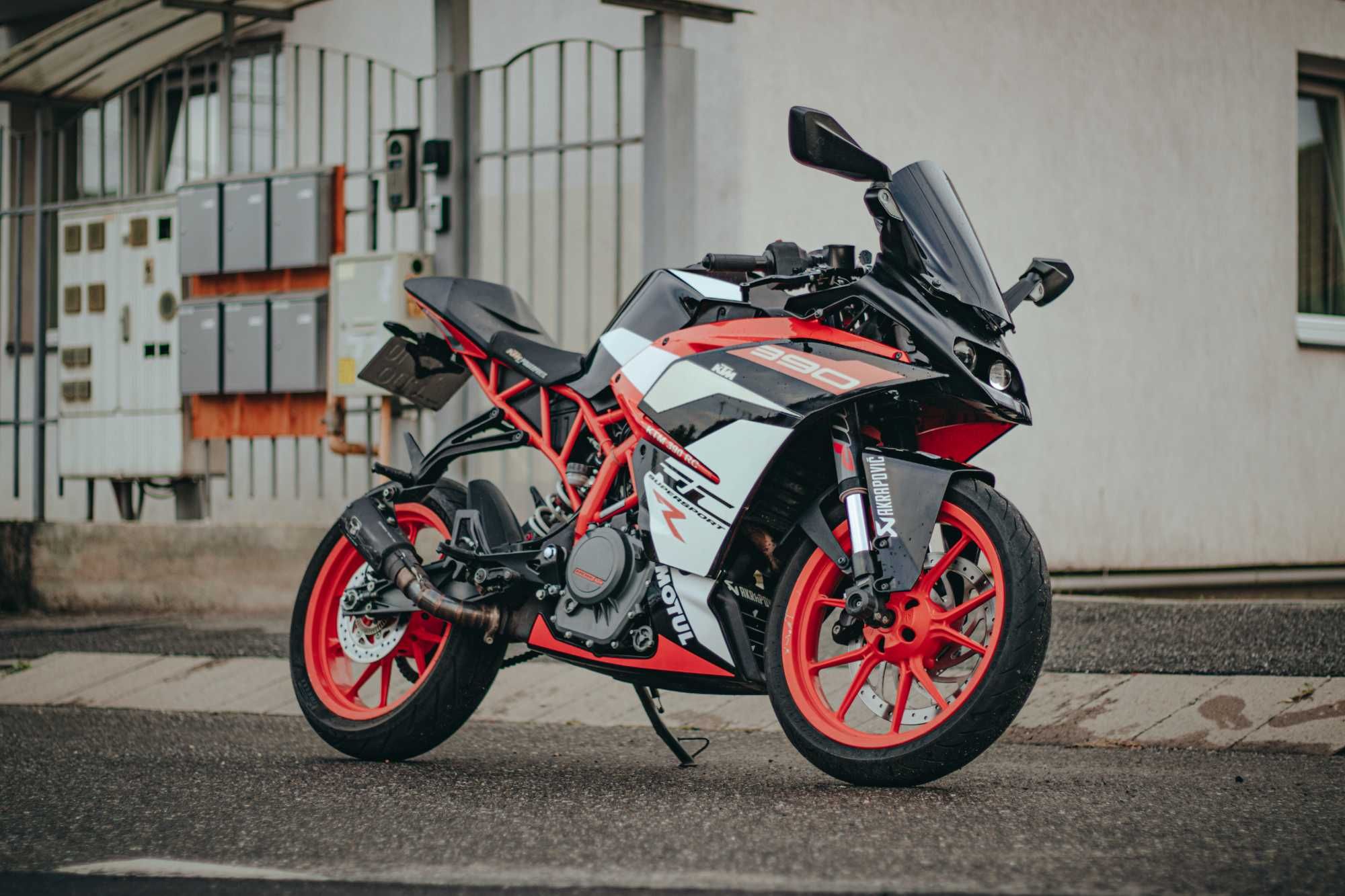 Motocicleta KTM RC 390