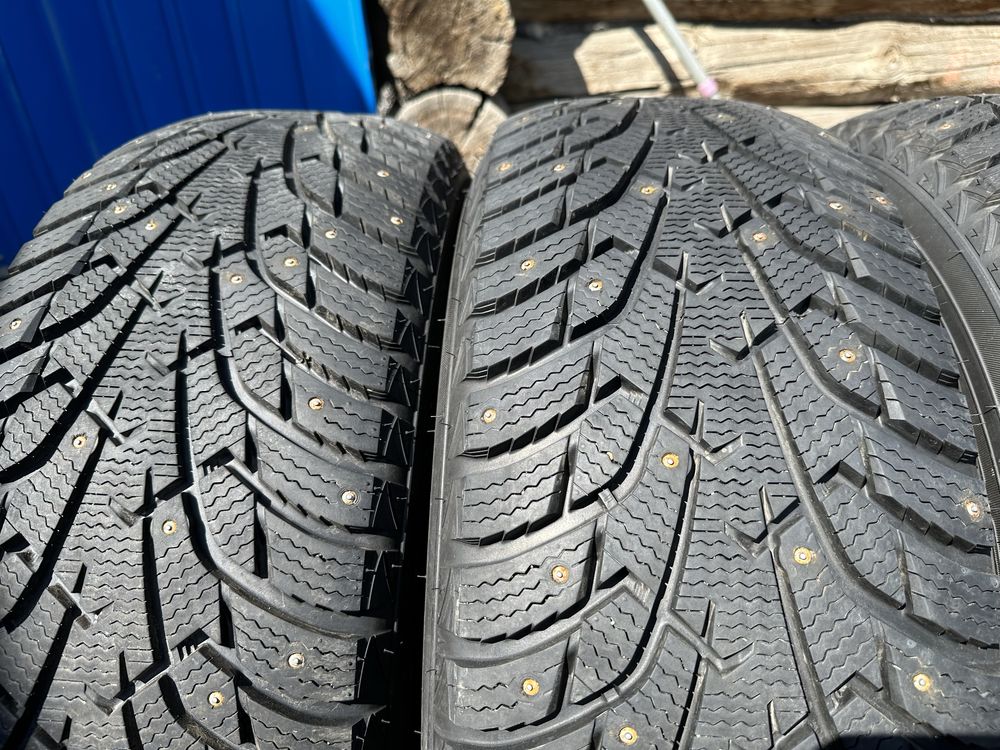 Продам комплект зимних шин 265/70 R16