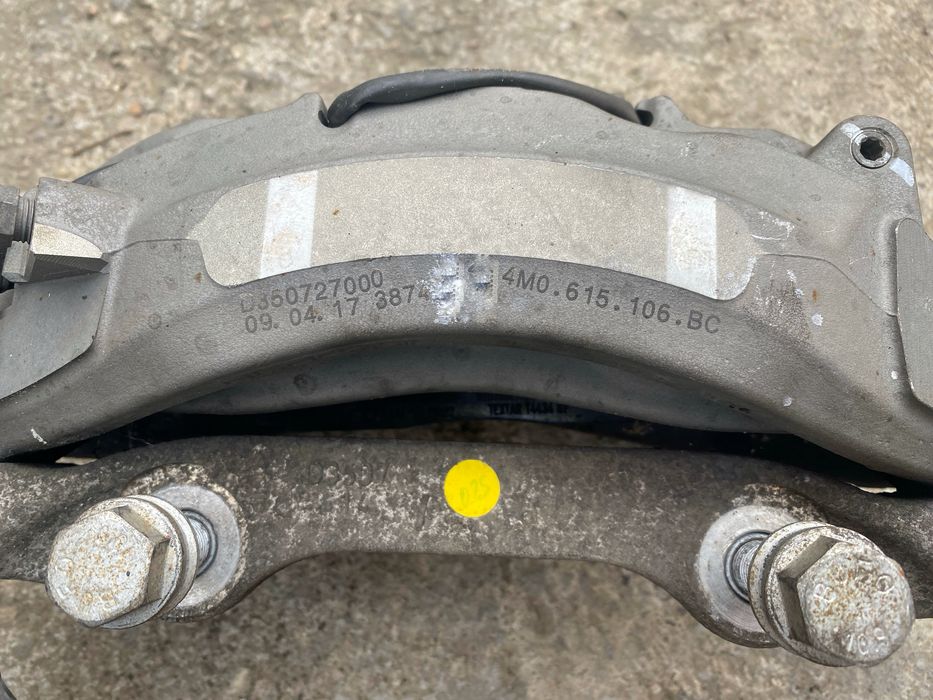 Etrier dreapta fața 3 pistoane Audi Q7 4M 3.0tdi an:2019 Cod:4M0615106