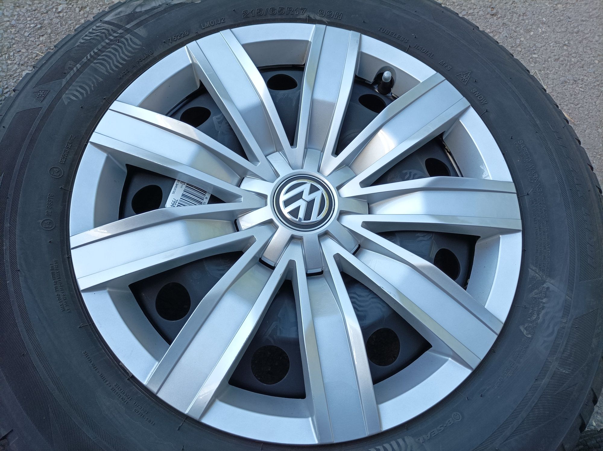 17" оригинални джанти с гуми и тасове за Vw Tiguan