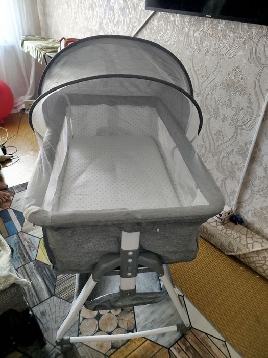 Манеж-кровать, продольный маятниковый механизм от 0 до 3-х лет